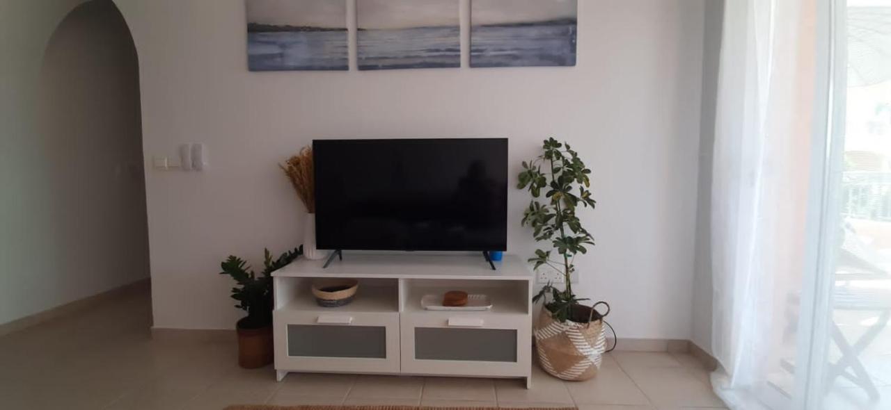 Limnaria Gardens - Superb Modern 1 Bed Apartment With Pool Views بافوس المظهر الخارجي الصورة