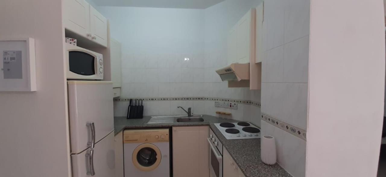 Limnaria Gardens - Superb Modern 1 Bed Apartment With Pool Views بافوس المظهر الخارجي الصورة