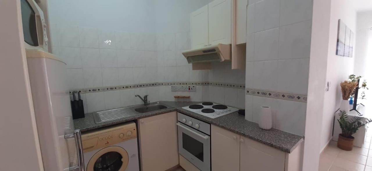 Limnaria Gardens - Superb Modern 1 Bed Apartment With Pool Views بافوس المظهر الخارجي الصورة